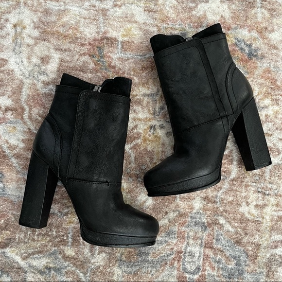 Vera Wang Marilyn Booties Black Leather EUC Size 7 - Picture 4 of 15